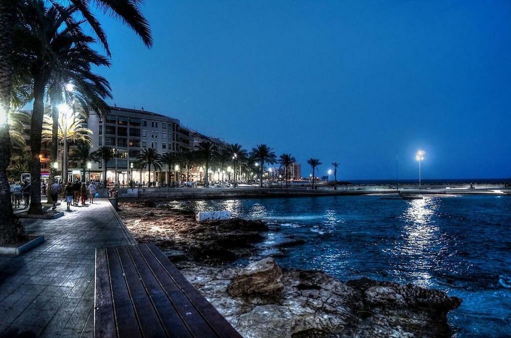 Torrevieja Experience Atico 1ª Linea Apartment ภายนอก รูปภาพ